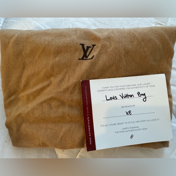 Louis Vuitton Vintage Epi Leather Sac
D'epaule GM Shoulder Bag
SKU 215913 - Picture 6 of 14